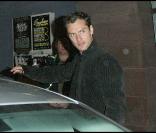 Jude Law sort du restaurant The Automat à Londres, le 22 juillet 2009