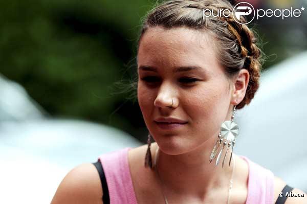 Joss Stone aide sa mère à rénover un nightclub à Exeter au royaume Uni
