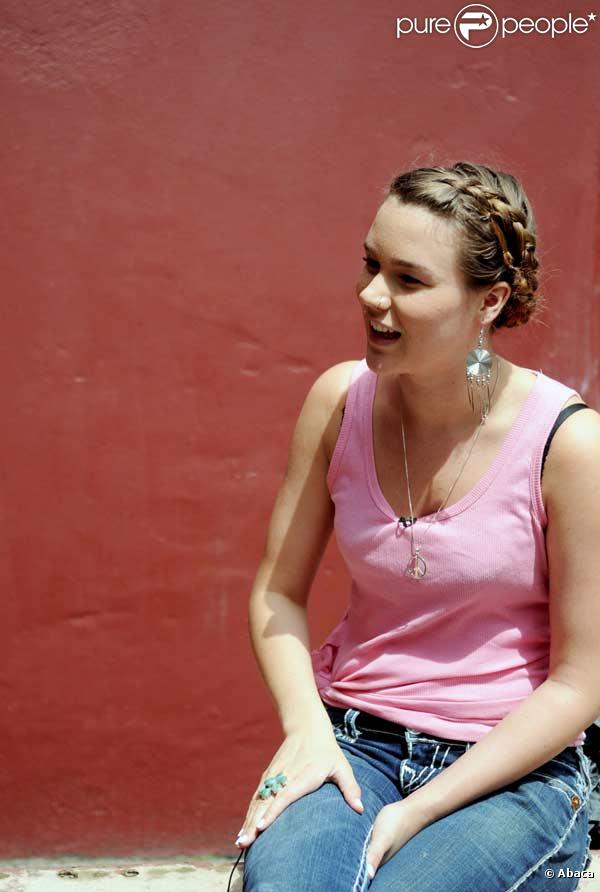 Joss Stone aide sa mère à rénover un nightclub à Exeter au royaume Uni
