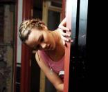 Joss Stone aide sa mère à rénover un nightclub à Exeter au royaume Uni