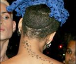 Rihanna sort d'un restaurant de New York, où elle a dîné avec des amis. 27/07/09