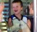 Le petit mais vaillant Cruz Beckham s'amuse avec ses grands frères... malgré sa blessure !