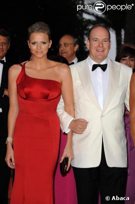 Charlene Wittstock et le Prince Albert très complices au 61e gala de la Croix Rouge à Monaco vendredi 31 juillet