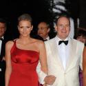 Charlene Wittstock, l'aura d'une reine au bras de son Albert de Monaco, pour le gala glamour de la Croix Rouge...(réactualisé)