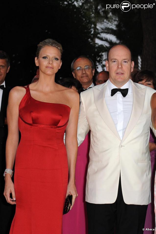 Charlene Wittstock et le Prince Albert très complices au 61e gala de la Croix Rouge à Monaco vendredi 31 juillet
