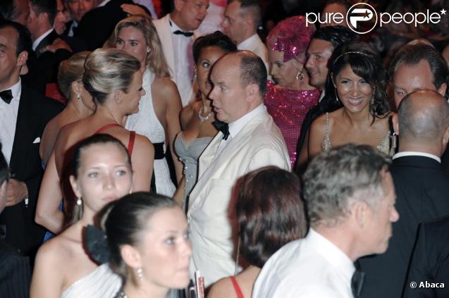 Charlene Wittstock et le Prince Albert très complices au 61e gala de la Croix Rouge à Monaco vendredi 31 juillet