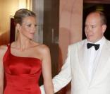 Charlene Wittstock et Albert de Monaco au 61e gala de la Croix Rouge à Monaco. Un couple superbe ! 