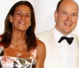 Charlene Wittstock, Albert de Monaco et Stéphanie au 61e gala de la Croix Rouge à Monaco.  