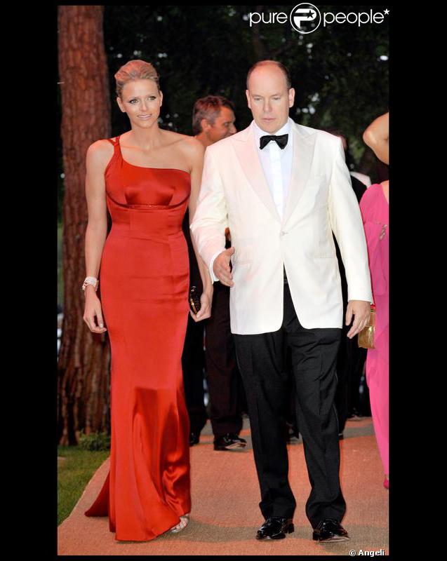 Charlene Wittstock et Albert de Monaco au 61e gala de la Croix Rouge à Monaco. Un couple superbe ! 
