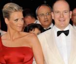 Charlene Wittstock et Albert de Monaco au 61e gala de la Croix Rouge à Monaco. Un couple superbe ! 