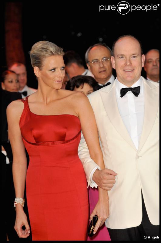 Charlene Wittstock et Albert de Monaco au 61e gala de la Croix Rouge à Monaco. Un couple superbe ! 
