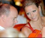 Charlene Wittstock et Albert de Monaco au 61e gala de la Croix Rouge à Monaco. Un couple superbe ! 