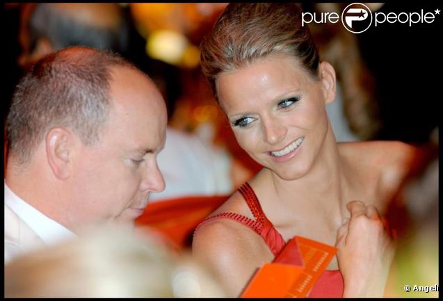 Charlene Wittstock et Albert de Monaco au 61e gala de la Croix Rouge à Monaco. Un couple superbe ! 