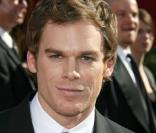 Le héros de Dexter craque pour... la fille de son ami d'enfance !