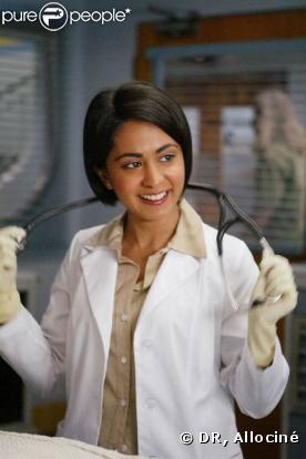 Parminder Nagra joue le rôle de Neela Rasgotra. Elle arrive pour la première fois dans  Urgences  lors de la saison 10 en tant qu'externe. Elle se marie avec le Dr Michael Gallant, mais celui-ci perd la vie en fin de saison en Irak.