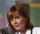 Le personnage du Dr Kerry Weaver (Laura Innes) est un record de longévité. Elle passera 11 saisons au Cook County. Autoritaire, handicapée d'une jambe, elle fait passer son travail avant tout.  