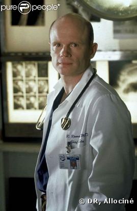 Le Dr. Robert Romano (Paul McCrane) est chef du personnel. Il est orgueilleux, arrogant et manipulateur. Et même si on sait très peu de choses sur lui, c'est un visage familier du Cook County. Il meurt dans la 10e saison écrasé par un hélicoptère.