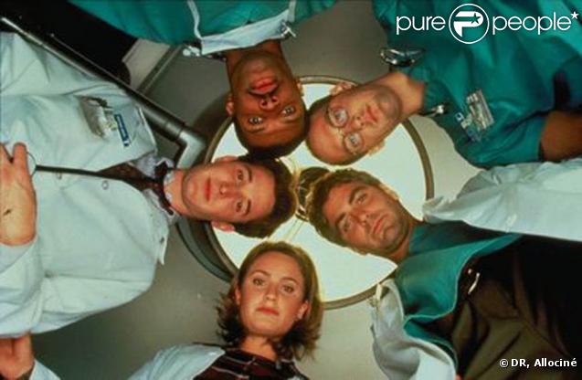  En 1994, lorsque la série est diffusée sur la chaîne américaine NBC, personne ne croit en son succès. Heureusement, des acteurs comme Georges Clooney, Anthony Edwards, Eriq la Salle, Noah Wyle et Sherry Stringfield vont prouver le contraire. 