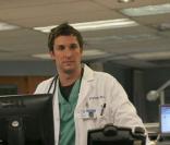 Noah Wyle est le Dr John Carter. Il quitte la série au bout de la 11e saison, mais revient plus beau que jamais dans plusieurs épisodes de la dernière saison.  