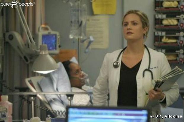 Le Dr. Susan Lewis (Sherry Stringfield) est médecin titulaire. Elle sacrifie tout à sa carrière, malgré ses problèmes personnels et familiaux. On la retrouvera aussi dans la dernière saison.