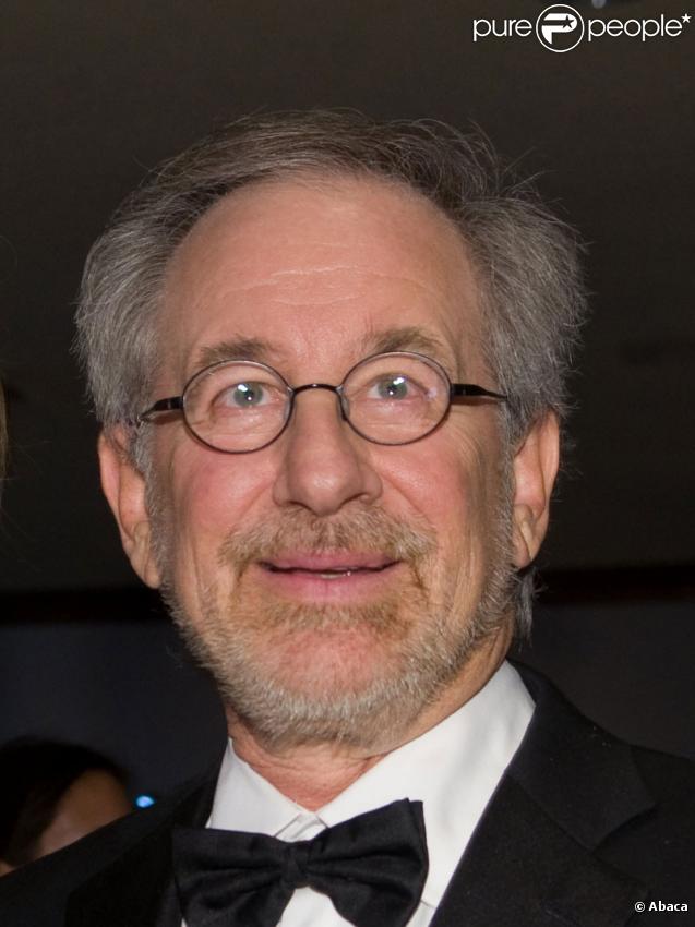  Le projet de la série tient énormément à coeur au grand Steven Spielberg. Malheureusement, au début de la série, il était engagé sur la production de  Jurassic Park . Mais il  reviendra ensuite en tant que producteur (saison 1) et conseiller.