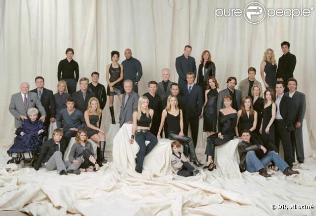 L'ensemble du casting de la sérié médicale  General Hospital . Crée en 1963, la série remporte la palme de la longévité (46 ans).