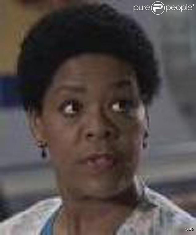 Yvette Freeman joue le rôle de l'infirmière Shirley Adams. Son personnage est aussi très important et très présent dans la série. Elle est dans  Urgences  du début à la fin. 