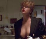 Erika Eleniak... au générique de  Piège en haute mer  !