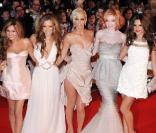 La superbe Cheryl Cole entourée des Girls Aloud...