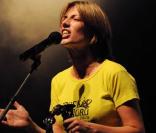 Anaïs sur la scène de Brive la Gaillarde (4 août 2009)