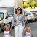 Letizia d'Espagne en vacances avec Leonor et Sofia : l'élégance de mère en filles !