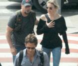 Renée Zellweger et Bradley Cooper à l'aéroport de Barcelone, le 9/08/09