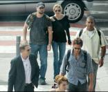 Renée Zellweger et Bradley Cooper à l'aéroport de Barcelone, le 9/08/09