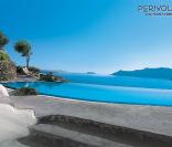Vue de l'hôtel de Perivolas en Grèce sur l'archipel de Santorin
