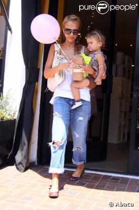 Jessica Alba et sa fille Honor font du shopping à Los Angeles