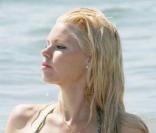 Sophie Monk en bikini sur une plage privée dans le sud de la Californie