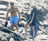 Carla Bruni et Nicolas Sarkozy se baignent au Cap Nègre