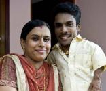 Ajay Kumar est un acteur indien, l'acteur le plus petit du monde. Il mesure 76 cms ! Ici avec sa femme Gayathi Ajay, 24 ans. 
