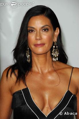 Teri Hatcher, une beauté impossible à regarder dans les yeux !
