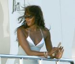 Naomi Campbell et son boyfriend profitent du yacht agréable de leur ami Sir Philip Green, à Formentera. 20/08/09 