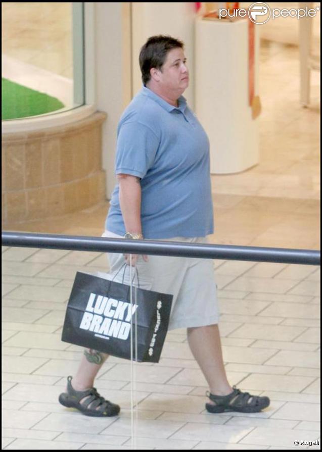 Chaz Bono alias Chastity, la fille de Sonny et Cher a commencé son changement de sexe et vient d'acheter une bague à sa girl friend Jennifer Elia...