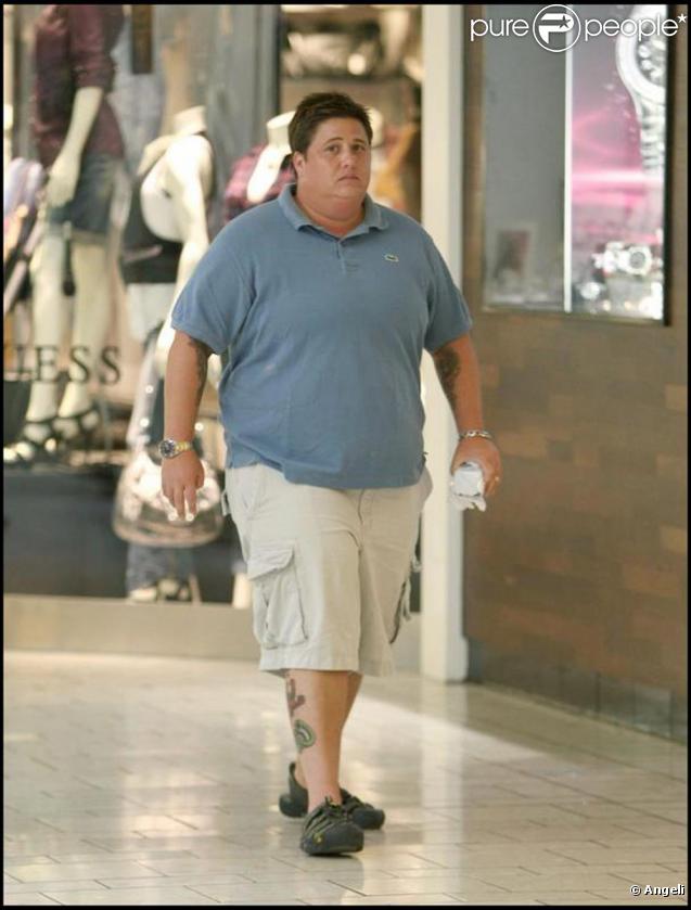 Chaz Bono alias Chastity, la fille de Sonny et Cher a commencé son changement de sexe et vient d'acheter une bague à sa girl friend Jennifer Elia...