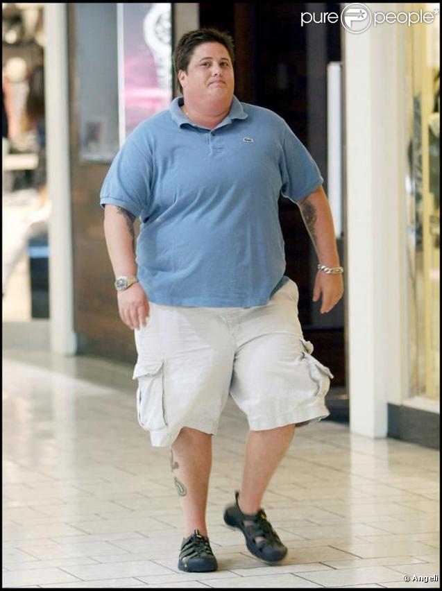 Chaz Bono alias Chastity, la fille de Sonny et Cher a commencé son changement de sexe et vient d'acheter une bague à sa girl friend Jennifer Elia...