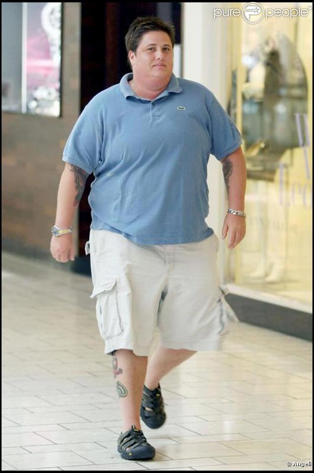 Chaz Bono alias Chastity, la fille de Sonny et Cher a commencé son changement de sexe et vient d'acheter une bague à sa girl friend Jennifer Elia...