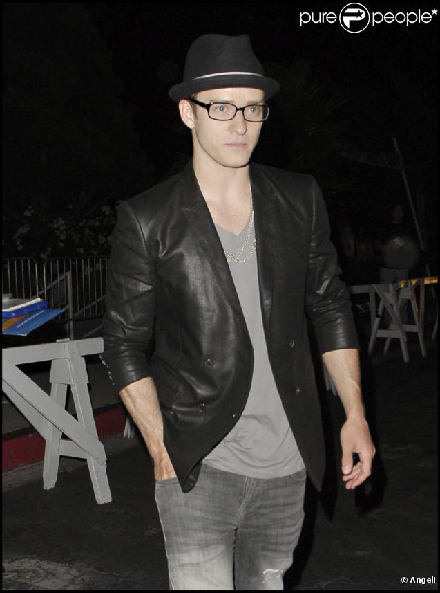 Justin Timberlake assistant au concert des Kings of Leon le 22 août 2009 à Los Angeles