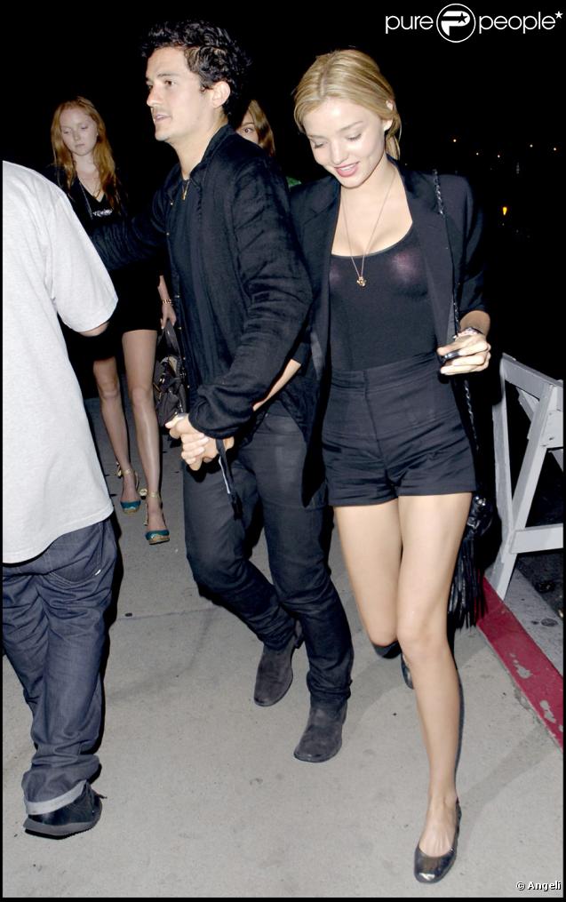 Orlando Bloom et Miranda Kerr assistant au concert des Kings of Leon le 22 août 2009 à Los Angeles