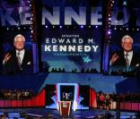 Edward Ted Kennedy est décédé le 25 août 2009 à l'âge de 77 ans. Les Etats-Unis perdent un emblématique patriarche, un fervent batailleur politique et une figure légendaire du clan Kennedy.