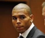 Chris Brown attendant le verdict du tribunal de Los Angeles  le 25 août 2009 quant à son procès pour l'agression de Rihanna