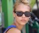 Jessica Alba, encore au top, même pour faire... pompiste !