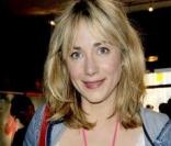 La pétillante Julie Depardieu est toujours originale et au top quand elle mêle les matières et les imprimés. Elle seule peut faire cela et on la félicite ! 